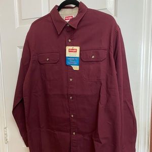 NWT: Wrangler Relaxed-Fit Shirt